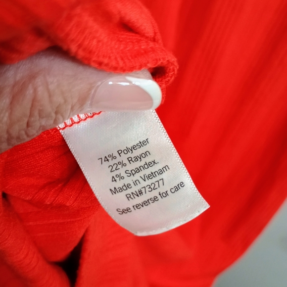 Elegant Red Sleeveless Dress - Picture 4 of 4